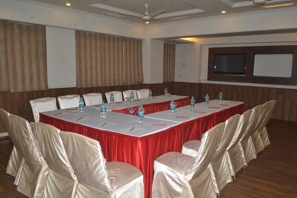 United 21 Retreat, Lonavala Hotel Exterior photo