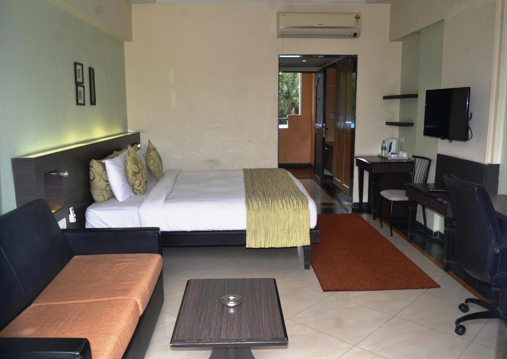 United 21 Retreat, Lonavala Hotel Exterior photo