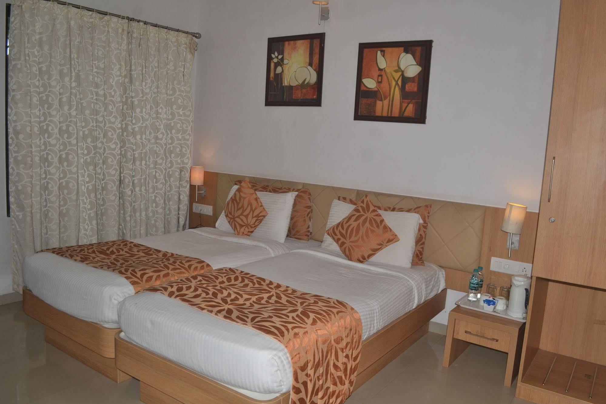 United 21 Retreat, Lonavala Hotel Exterior photo